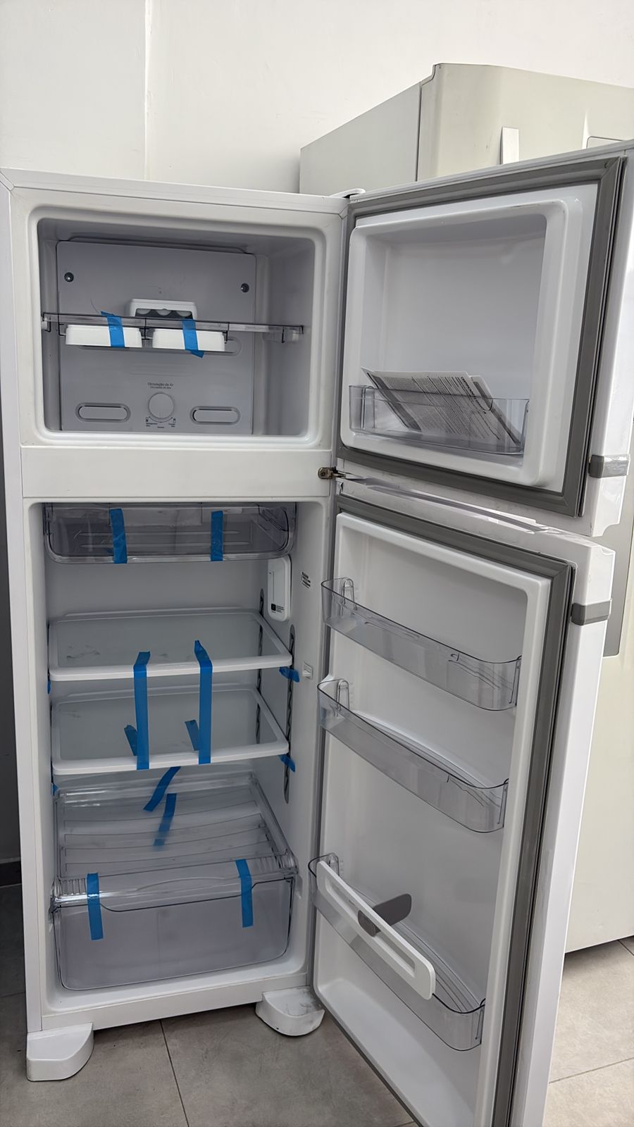 Geladeira – 127v – Semi nova