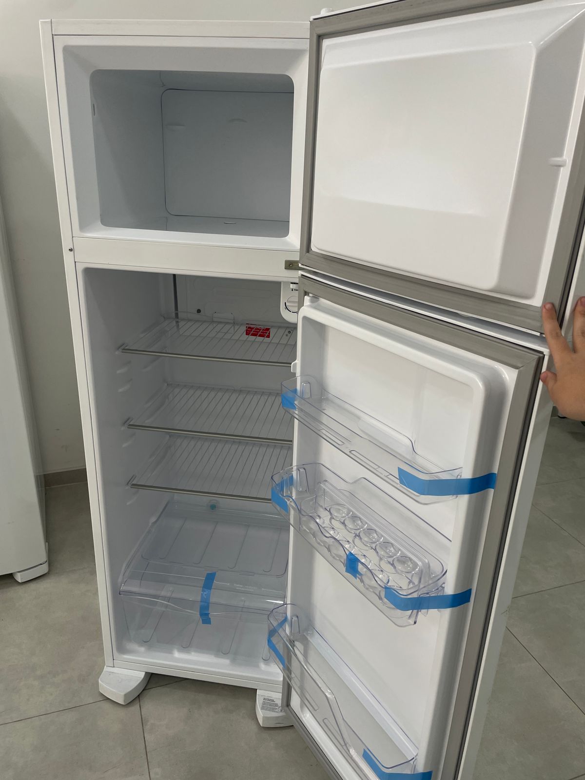 Geladeira Electrolux – 220v – Semi Nova