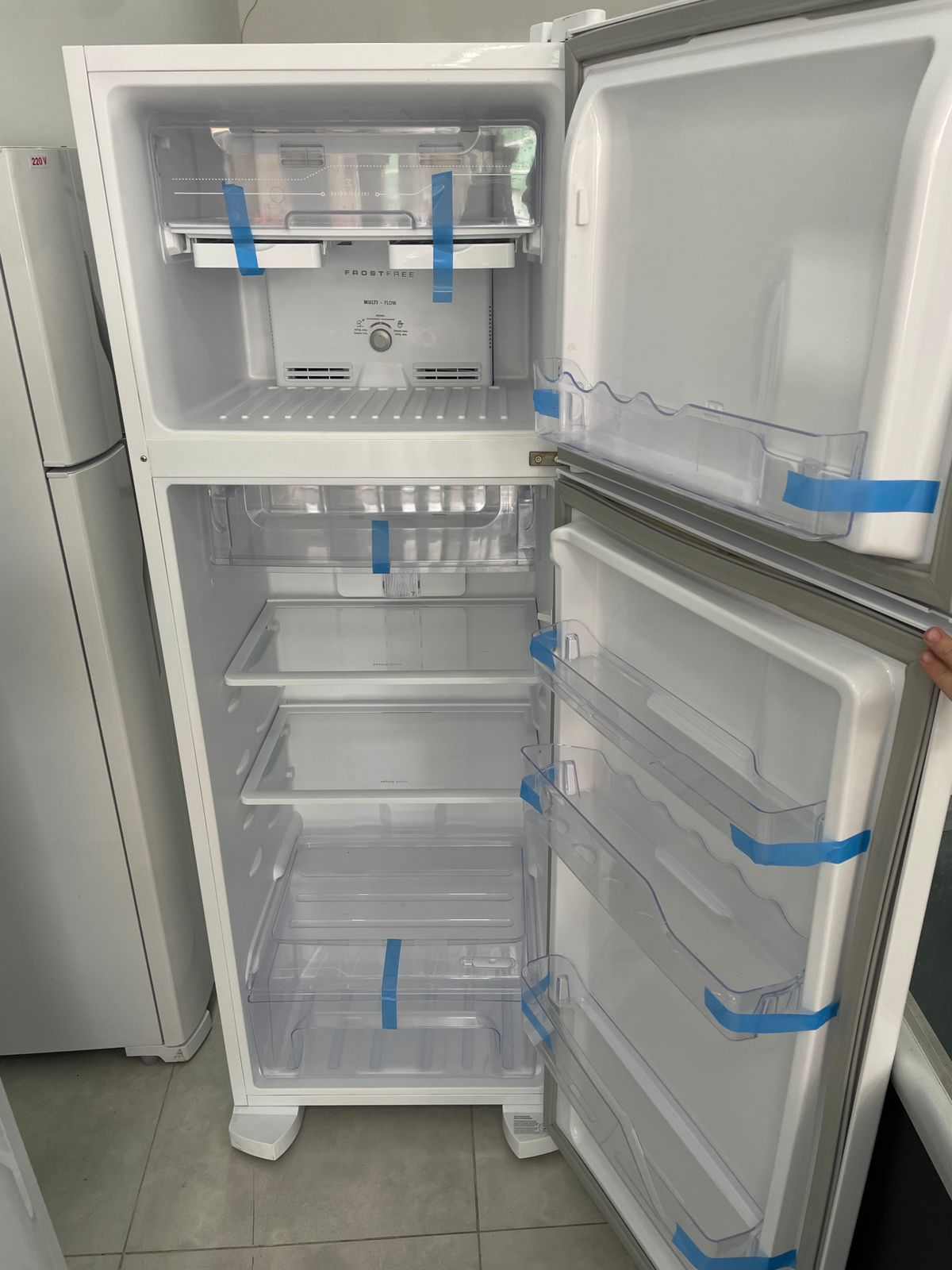 Geladeira Electrolux – 220v – Semi Nova