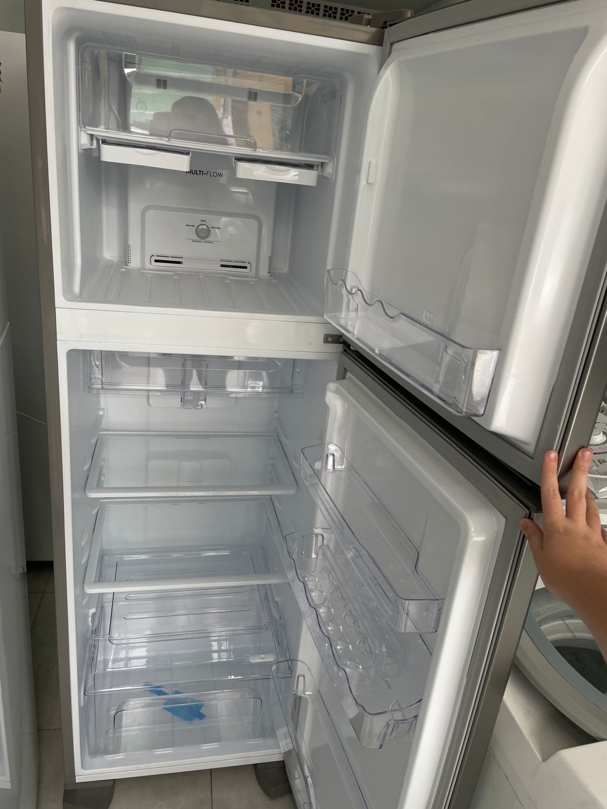 Geladeira Electrolux – 220v – Semi Nova