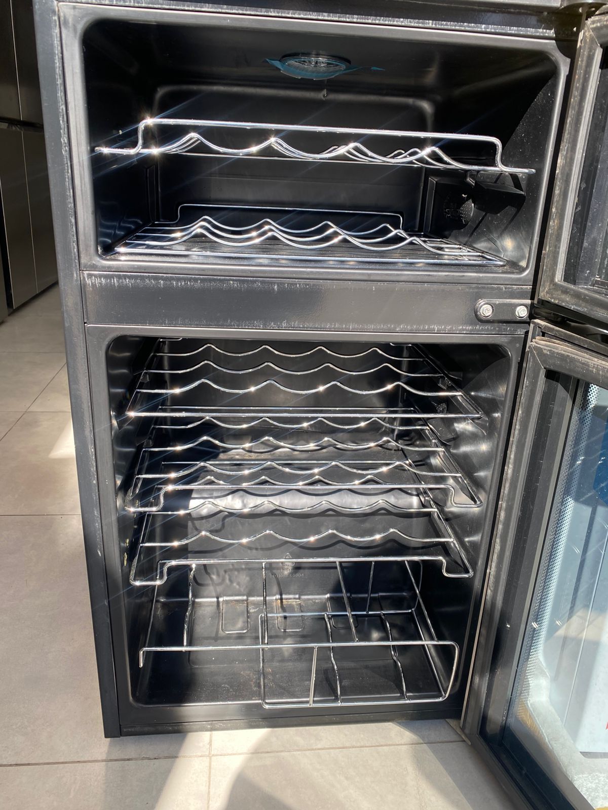 Adega de Vinho Electrolux