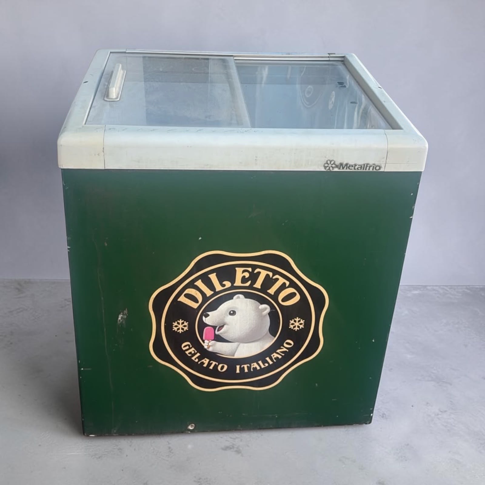 Freezer Metalfrio -220Volts