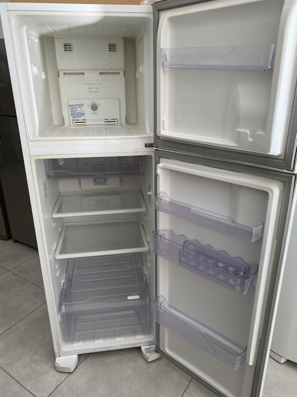 Geladeira Electrolux – DFN41 371 LITROS