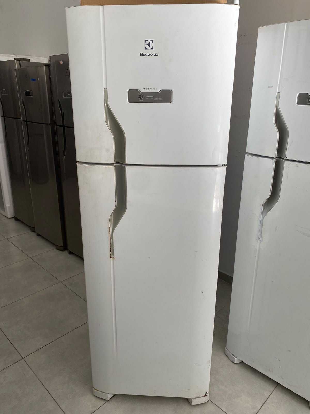 Geladeira Electrolux – DFN41 371 LITROS