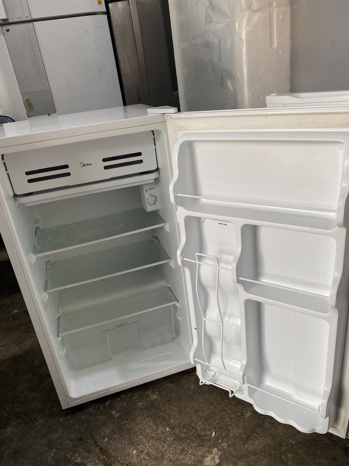 Frigobar Midea